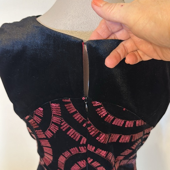 Jax raspberry red and black velvet pencil dress size 4 - Picture 5 of 11